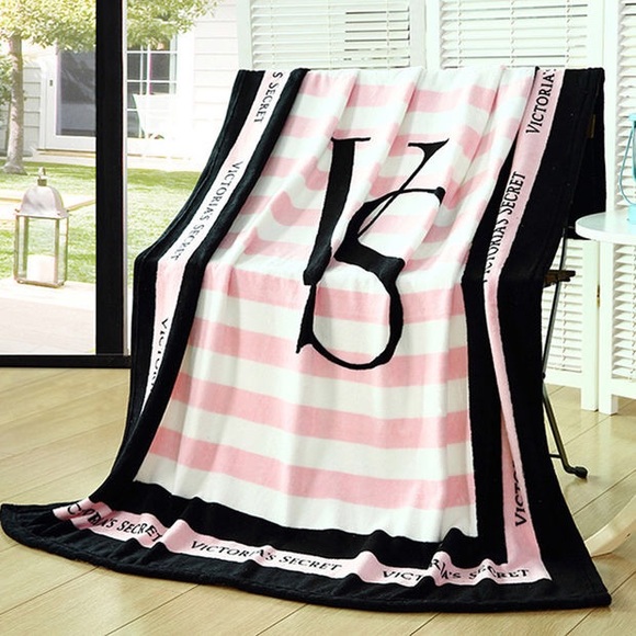 Victoria's Secret Other - Victoria’s Secret • Manta Fleece Blanket Throw